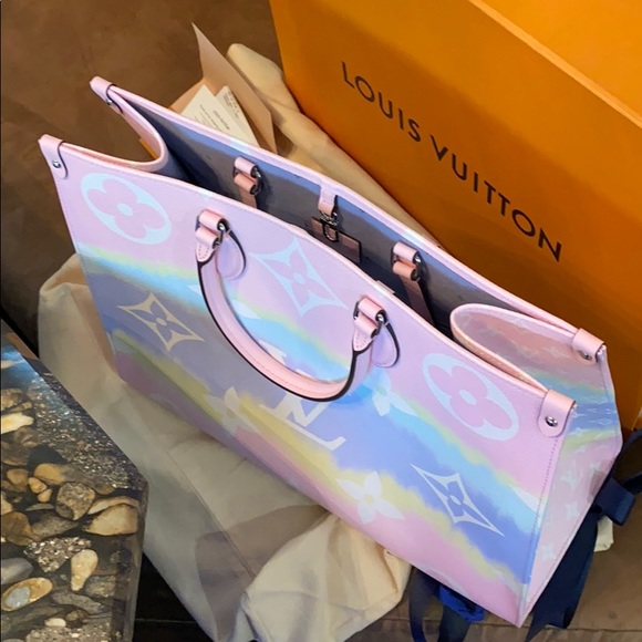 ❗️SOLD❗️💯%Authentic LV Escale pastel on the go - Picture 14 of 16